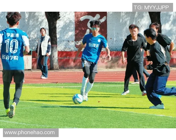 洛阳市校园足球明星展现青春风采助力足球梦想的成长之路